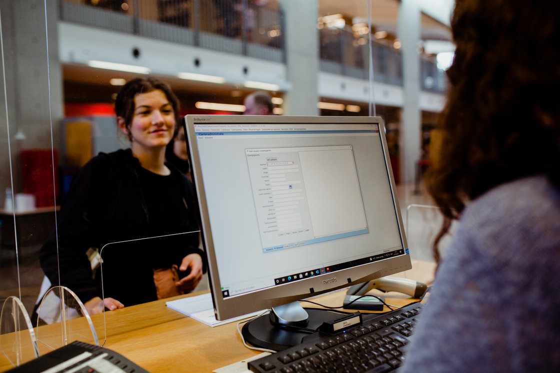 Computer met bibliotheeksysteem