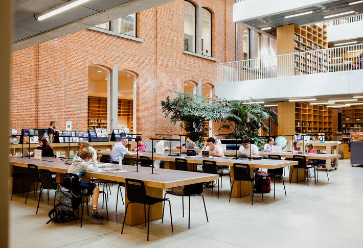 Foto van leesplekken in de bib van Aalst 