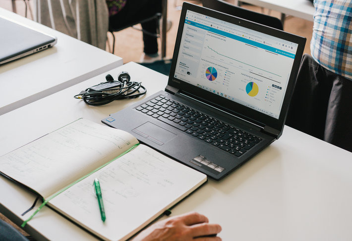 Foto van een computerscherm met Bib Analytics