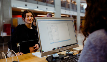 Computer met bibliotheeksysteem